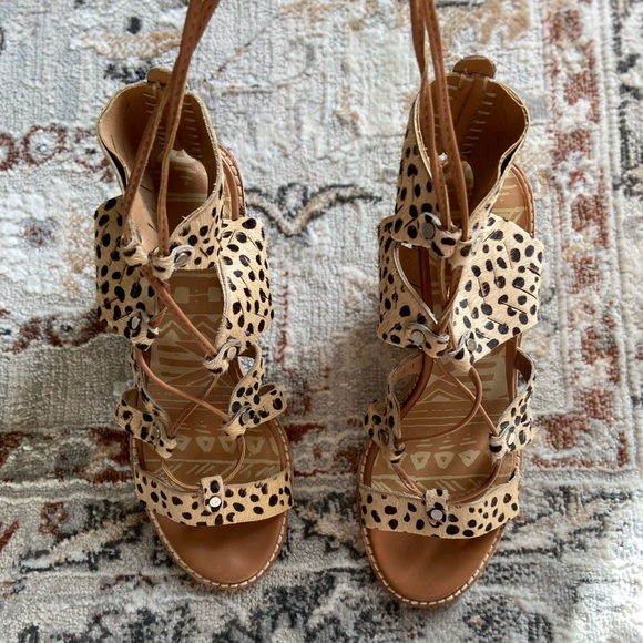 Dolce Vita Luci Leopard Print Calf Hair Block Heels - Picture 3 of 4